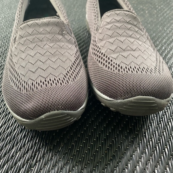 Grey Skechers Relaxed Fit Slide On Athletic Shoes size 9 - Picture 2 of 5